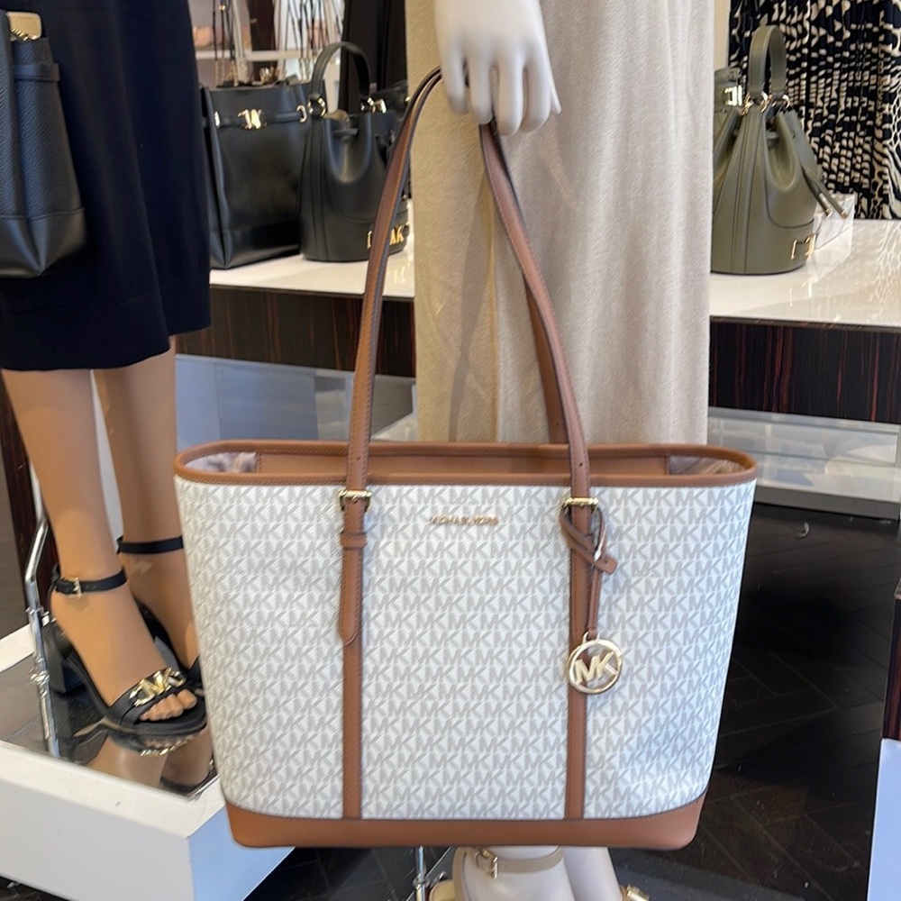 MICHAEL KORS
Jet Set Travel Large Logo Tote Shoulder Bag
COLOR VANILLA 
NWT - Picture 11 of 16